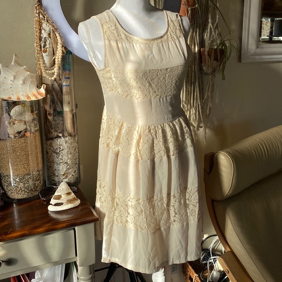 Lace and chiffon Dress fully lined - Picture 2 of 4